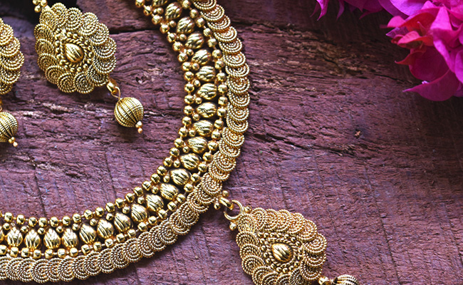 Spruce Up Your Collection With These Traditional Jewellery Sets For Every Occasion