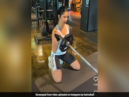 Tiger 3 में एक्शन के लिए यूं तैयारी कर रही हैं Katrina Kaif, शेयर किया वर्कआउट Video Tiger 3 में एक्शन के लिए यूं तैयारी कर रही हैं Katrina Kaif, शेयर किया वर्कआउट Video
