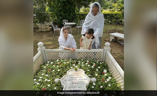 On Tiger Pataudi's 10th Death Anniversary, How Sharmila Tagore, Soha And Inaaya Remembered Him