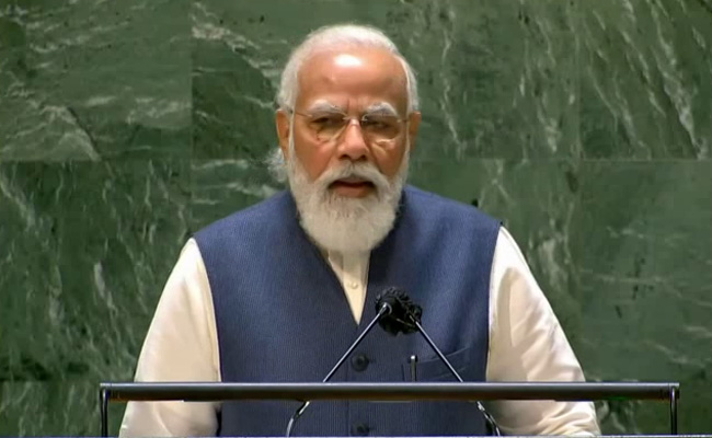 'चाय की दुकान पर पिता की मदद करने वाला छोटा लड़का UN में चौथी बार...'  : PM मोदी