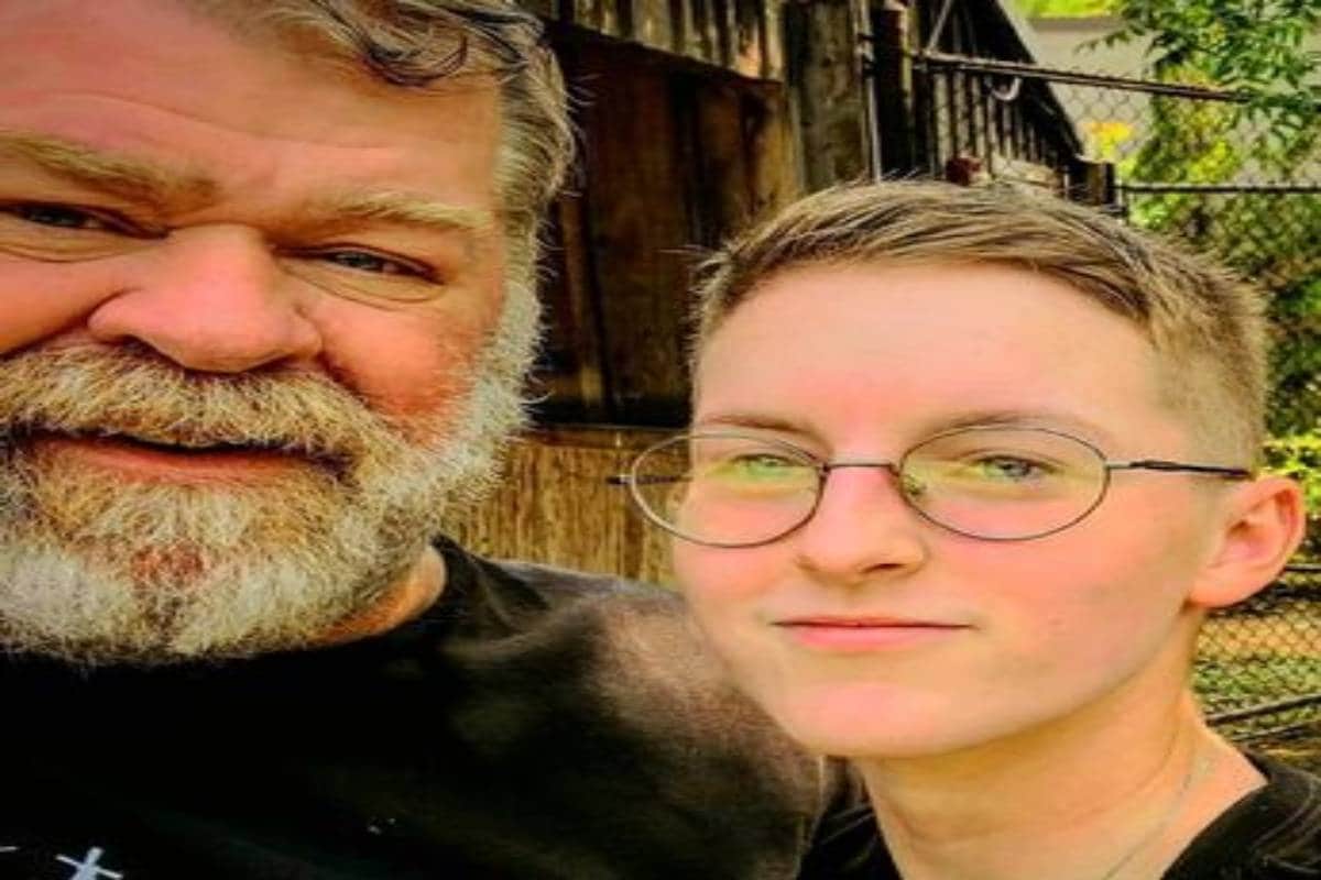 19 साल की लड़की को 61 साल के शख्स से हुआ प्यार, दोनों अब बच्चे की प्लानिंग कर रहे हैं