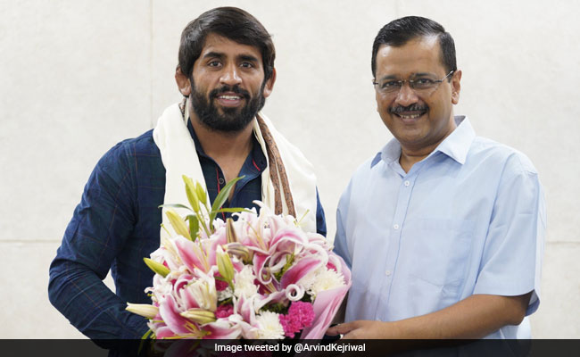 'आप लाखों युवाओं के प्रेरणास्रोत हैं', दिल्ली के मुख्यमंत्री अरविंद केजरीवाल से मिले ओलंपिक विजेता बजरंग पुनिया