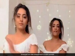 'चिंकी-मिंकी' ने 'Bishop Briggs' के अंग्रेजी सॉन्ग पर किया जबरदस्त डांस, दिलकश अदाओं ने उड़ाएं फैन्स के होश 'चिंकी-मिंकी' ने 'Bishop Briggs' के अंग्रेजी सॉन्ग पर किया जबरदस्त डांस, दिलकश अदाओं ने उड़ाएं फैन्स के होश