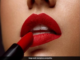 Side Effects Of Lipstick : आपके होठों को जहरीला बना सकती है लिपस्टिक, जानें कैसे Side Effects Of Lipstick : आपके होठों को जहरीला बना सकती है लिपस्टिक, जानें कैसे