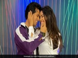 अविका गोर और आदिल खान का रोमांटिक डांस वीडियो हुआ वायरल, शानदार केमेस्ट्री ने जीता फैन्स का दिल अविका गोर और आदिल खान का रोमांटिक डांस वीडियो हुआ वायरल, शानदार केमेस्ट्री ने जीता फैन्स का दिल