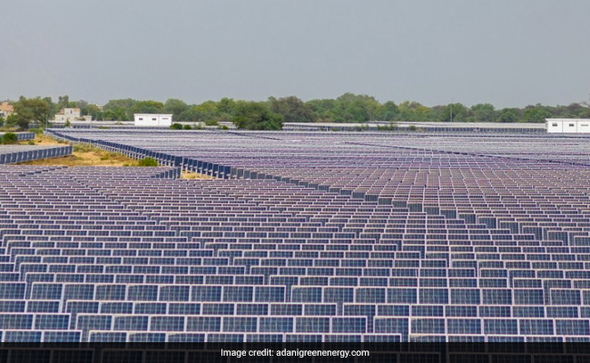 Adani Green ने दुनिया का सबसे बड़ा रिन्युएबल एनर्जी पार्क बनाने के लिए जुटाई 1.36 बिलियन डॉलर की फंडिंग
