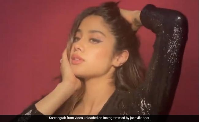 जाह्नवी कपूर ने शेयर किया BTS फोटोशूट Video, खूबसूरत एक्सप्रेशंस से जीता फैन्स का दिल