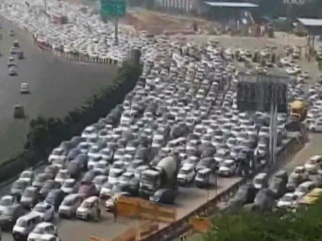 Massive Jam At Delhi-Gurgaon Border Amid 'Bharat Bandh' Security Checks