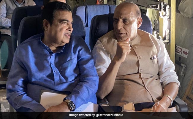 'हमने संदेश दे दिया', पाकिस्तान सीमा के पास ‘इमरजेंसी लैंडिंग फील्ड’ का उद्घाटन कर बोले रक्षा मंत्री