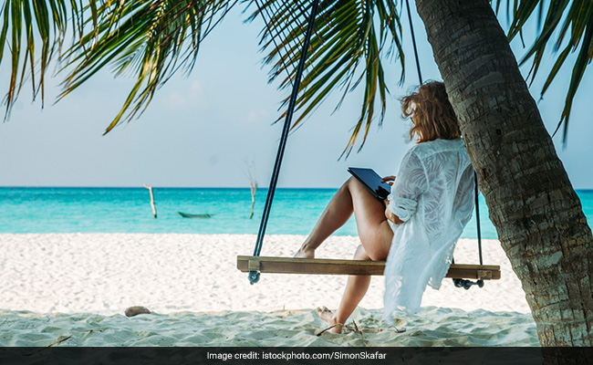 एक्ट्रेस सारा और दिशा के हॉट बीच लुक को करेंगी कॉपी तो आप भी सोशल मीडिया पर करने लगेंगी ट्रेंड, ये हैं लेटेस्ट बीच लुक्स