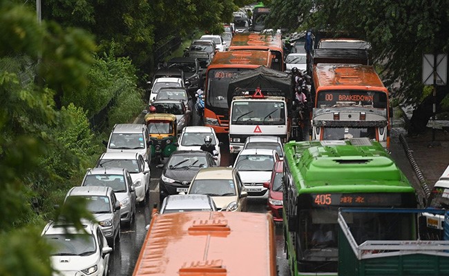 Over 21,000 Private Vehicles Fined For Bus Lane Violations In Delhi