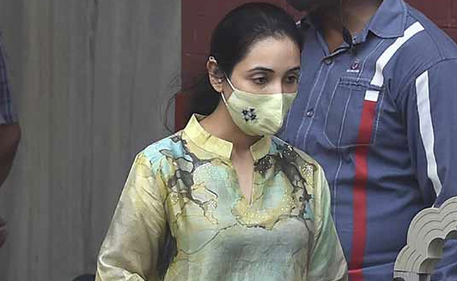 तृणमूल नेता अभिषेक बनर्जी की पत्नी रुजीरा बनर्जी वीडियो कॉन्फ्रेंसिंग के जरिए कोर्ट में पेश हुईं