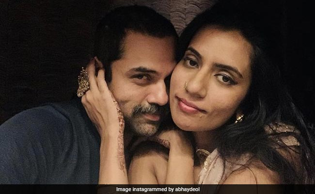 जानें कौन हैं शीलो शिव सुलेमान, जिनकी अभय देओल के साथ फोटो हुईं वायरल