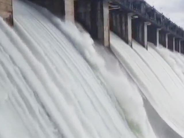 Nearly 2 Lakh Cusecs Of Water Released From Gujarat's Ukai Dam