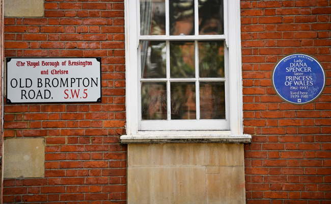 Princess Diana Honoured With Blue Plaque Outside Her Former London Flat