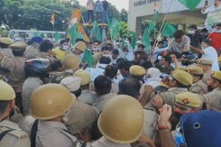 UP Farmers Protest Against Inadequate Compensation UP Farmers Protest Against Inadequate Compensation