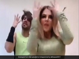 Rakhi Sawant ने 'सावन में लग गई आग' सॉन्ग पर मचाया धमाल, खूब वायरल हो रहा Video Rakhi Sawant ने 'सावन में लग गई आग' सॉन्ग पर मचाया धमाल, खूब वायरल हो रहा Video