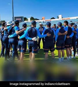 Ravi Shastri, Indian Cricket Team Coaching Staff Awaiting "Fit To Fly" Certificate In Order To Return Home, Says BCCI Official: Report