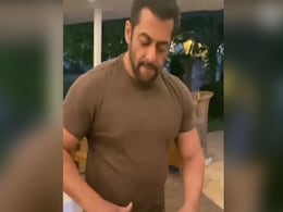 सलमान खान ने बनाई शानदार पेंटिंग तो फैन्स बोले- इन्होंने तो किम कादर्शियन बना दी...देखें Video सलमान खान ने बनाई शानदार पेंटिंग तो फैन्स बोले- इन्होंने तो किम कादर्शियन बना दी...देखें Video