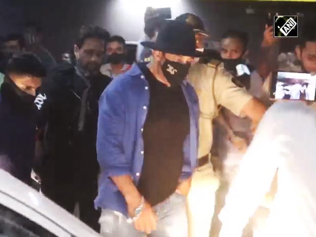 Salman Khan Flies Back To Mumbai After Wrapping <i>Tiger 3</i> Schedule