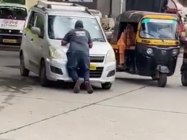 Video: Mumbai Marshal Jumped Onto Bonnet As Maskless Driver Won't Stop