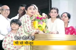 शिल्पा शेट्टी ने परिवार संग किया गणपति का विसर्जन शिल्पा शेट्टी ने परिवार संग किया गणपति का विसर्जन