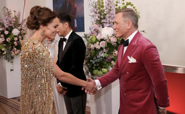 Kate Middleton Stuns In Gold At "<i>No Time To Die</i>" Premiere