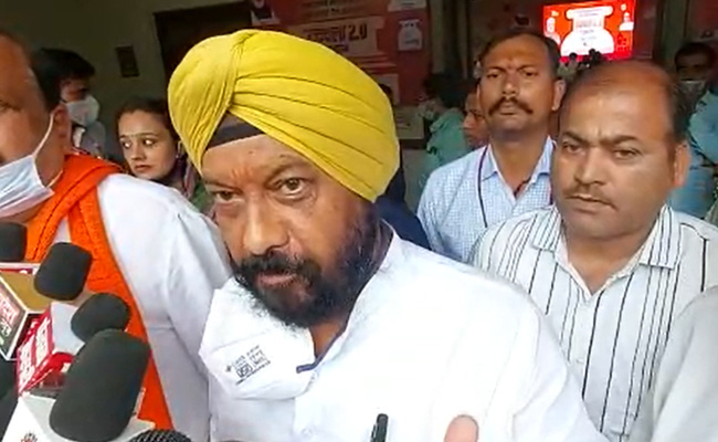 मध्यप्रदेश : धरना खत्म कराने पहुंचे मंत्री को लोगों ने सुनाई खरी-खोटी