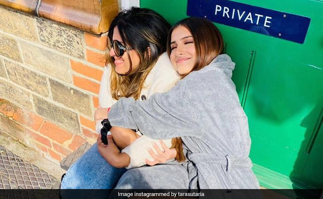 Here's How Tara Sutaria Keeps Herself Comfy At "Freezing" Shoot Locations Of <I>Heropanti 2</i>
