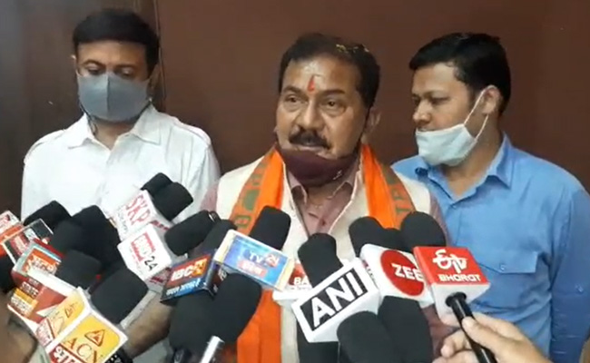 मध्यप्रदेश : अल्पज्ञान के कारण हंसी के पात्र बन गए धार के सांसद, कहा- अमेरिका के आतंकवादी...