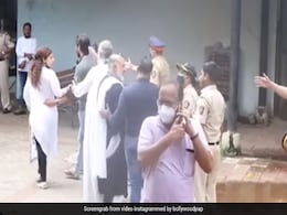 सिद्धार्थ शुक्ला की अंतिम विदाई में पुलिसकर्मियों से भिड़ गईं Sambhavna Seth, देखें Video सिद्धार्थ शुक्ला की अंतिम विदाई में पुलिसकर्मियों से भिड़ गईं Sambhavna Seth, देखें Video