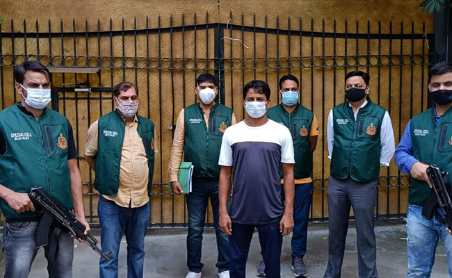 मेवात गैंग का शातिर बदमाश शाकिर गिरफ्तार,दिल्ली में 4 PCR वैन पर किया था हमला