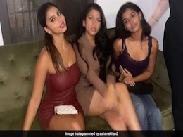 न्यूयॉर्क में फ्रेंड्स संग नाइट आउट पर निकलीं सुहाना खान, देखें Photos न्यूयॉर्क में फ्रेंड्स संग नाइट आउट पर निकलीं सुहाना खान, देखें Photos