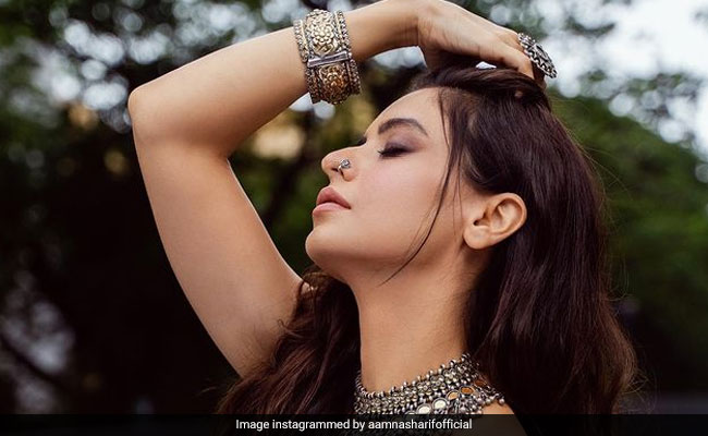 Bollywood Trend : आप भी चाहती हैं एक्ट्रेस आमना शरीफ जैसा नया लुक, तो ट्राई कीजिए ये लेटेस्‍ट नोज प‍िन के ट्रेंड