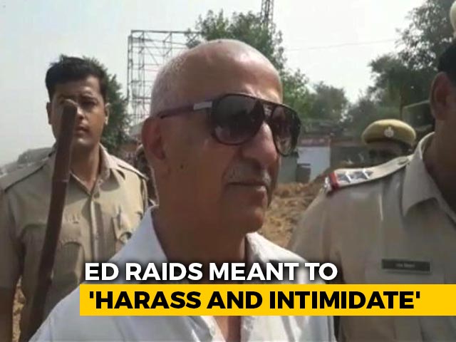 Academics, Lawyers Among 600 To Slam Raids Against Activist Harsh Mander