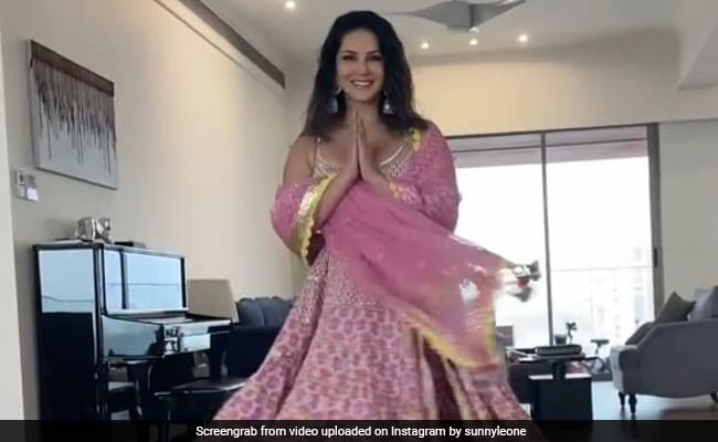 Fashion Tips: सनी लियोनी के ट्रेडिशनल लुक ने लगाई आग, इन टिप्स से आप भी मचा सकती हैं धमाल