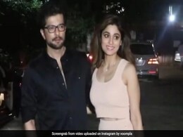 बिग बॉस के घर से बाहर आते ही डिनर डेट पर पहुचें शमिता और राकेश, बाहों में बाहें डाले आए नजर बिग बॉस के घर से बाहर आते ही डिनर डेट पर पहुचें शमिता और राकेश, बाहों में बाहें डाले आए नजर