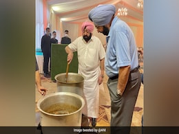 'महाराज के हाथ का खाना': CM अमरिंदर सिंह ने ओलिंपिक पदक विजेताओं के लिए खुद बनाया लजीज व्यंजन 'महाराज के हाथ का खाना': CM अमरिंदर सिंह ने ओलिंपिक पदक विजेताओं के लिए खुद बनाया लजीज व्यंजन