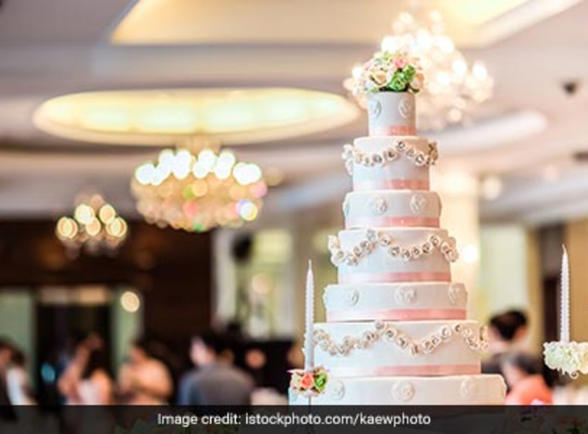 Watch: Wait, What? This Four-Tiered Wedding Cake May Be Fake ...