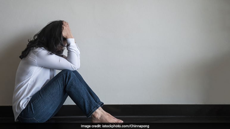 आत्महत्या के विचारों से जूझ रहे व्यक्ति की मदद कैसे करें? आप कैसे बचा सकते हैं किसी की जान, जानिए