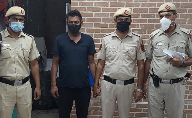 दिल्ली के मुंडका इलाके में मां की गोली मारकर हत्या करने वाला बेटा गिरफ्तार