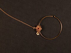 Add Dazzle To Your Every Attire With These Stunning Gold Nose Pins