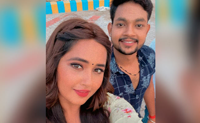 काजल राघवानी और अंकुश राजा की फिल्म 'तू मेरी मोहब्बत है' की वाराणसी में चल रही है शूटिंग, Photos हुई वायरल