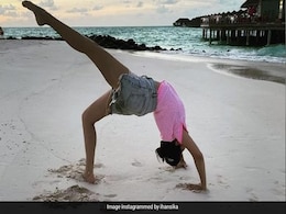 हंसिका मोटवानी ने समंदर किनारे इस अंदाज में किया योग, देख फैन्स ने यूं की तारीफ...देखें Photos हंसिका मोटवानी ने समंदर किनारे इस अंदाज में किया योग, देख फैन्स ने यूं की तारीफ...देखें Photos