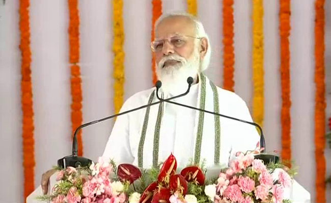 'विकास अभियान में बढ़-चढ़कर भागीदारी निभा रहा यूपी' : पीएम ने योगी आदित्&zwj;यनाथ को सराहा
