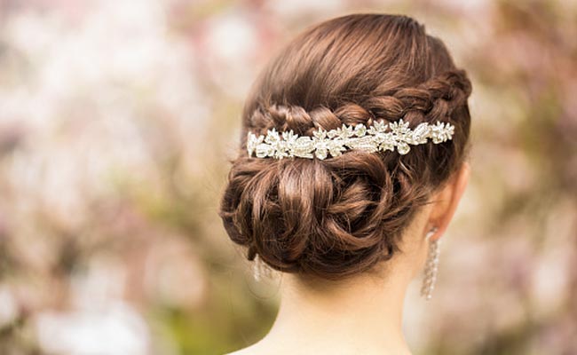 Floral Fun Starts With These Hair Jewellery Picks Adoring Your Stylish Hairstyles