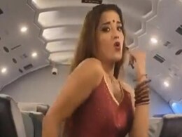 मोनालिसा ने रेड सलवार सूट पहन फ्लाइट के अंदर ‘कांटा लगा’ गाने पर किया डांस, फैन्स ने कहा- शानदार...देखें Video मोनालिसा ने रेड सलवार सूट पहन फ्लाइट के अंदर ‘कांटा लगा’ गाने पर किया डांस, फैन्स ने कहा- शानदार...देखें Video