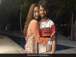 दिशा परमार ने पति राहुल वैद्य को फोटो शेयर कर इस अंदाज में दी जन्मदिन की बधाई, Photos हुई वायरल दिशा परमार ने पति राहुल वैद्य को फोटो शेयर कर इस अंदाज में दी जन्मदिन की बधाई, Photos हुई वायरल