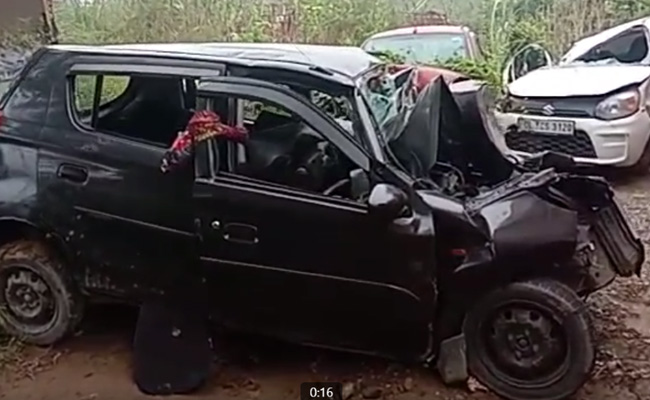 गाजियाबाद में दिल्ली-मेरठ एक्सप्रेस-वे पर कार -ट्रक की जोरदार भिड़ंत, एक बच्चे समेत पांच की मौत