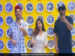 टोनी कक्कड़ और हनी सिंह संग 'कांटा लगा' सॉन्ग पर अनुष्का सेन किया जबरदस्त डांस, Video वायरल टोनी कक्कड़ और हनी सिंह संग 'कांटा लगा' सॉन्ग पर अनुष्का सेन किया जबरदस्त डांस, Video वायरल